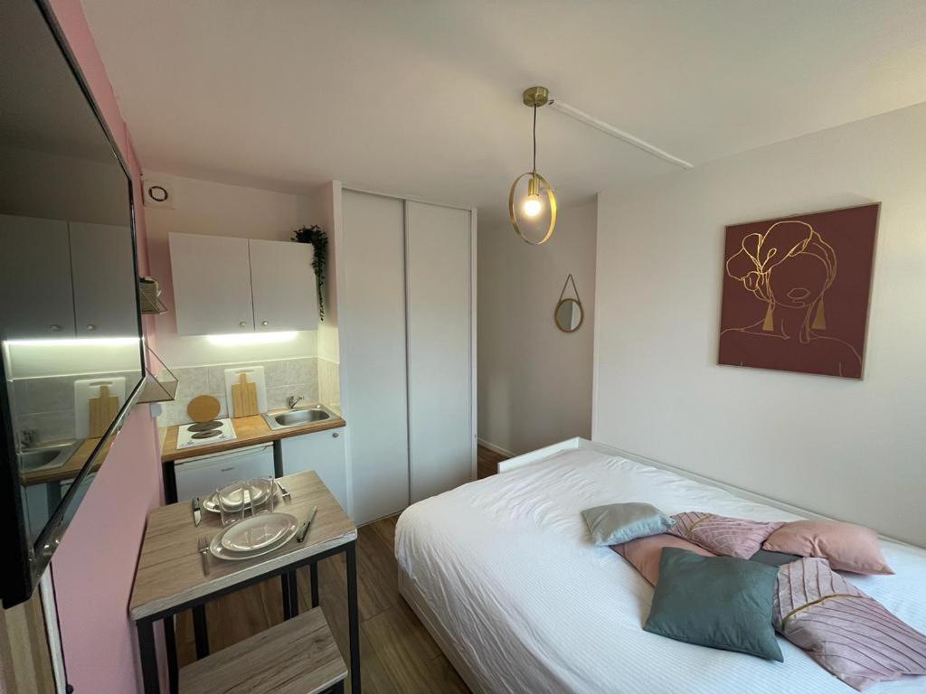 Rose, Studio Proche Centre Ville Caen Zewnętrze zdjęcie