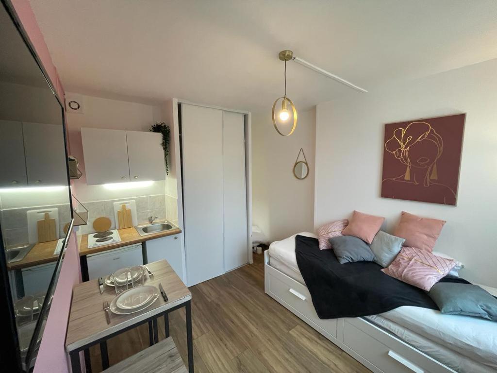 Rose, Studio Proche Centre Ville Caen Zewnętrze zdjęcie